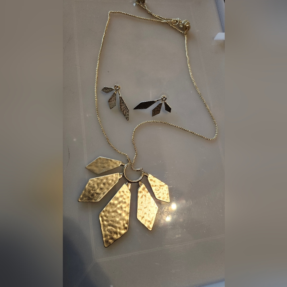 Kendra Scott Gold Mari Necklace and Earring Set